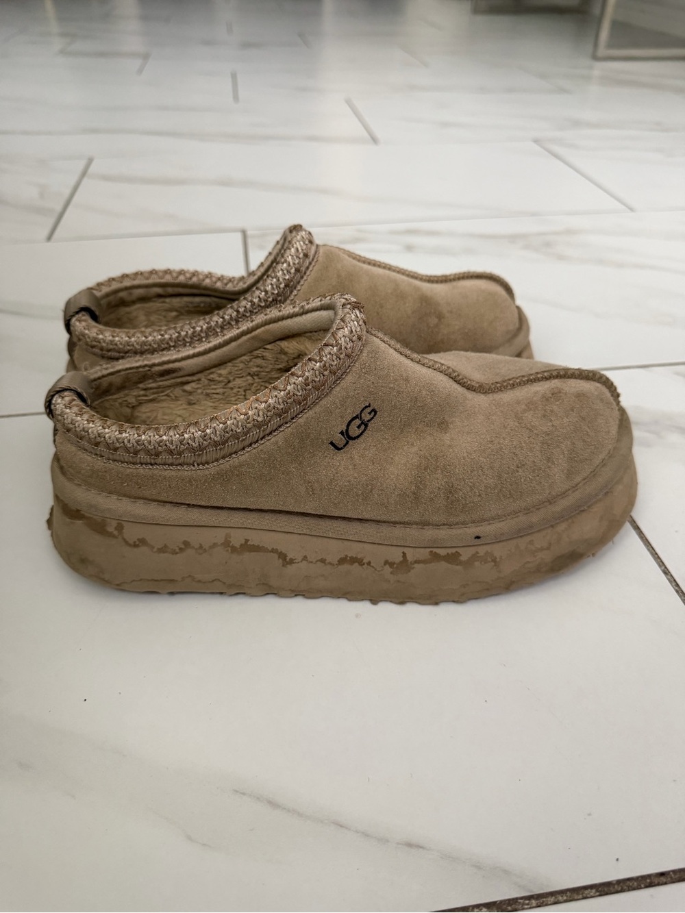 UGG woman’s Slip-On Clog in Chestnut Suede